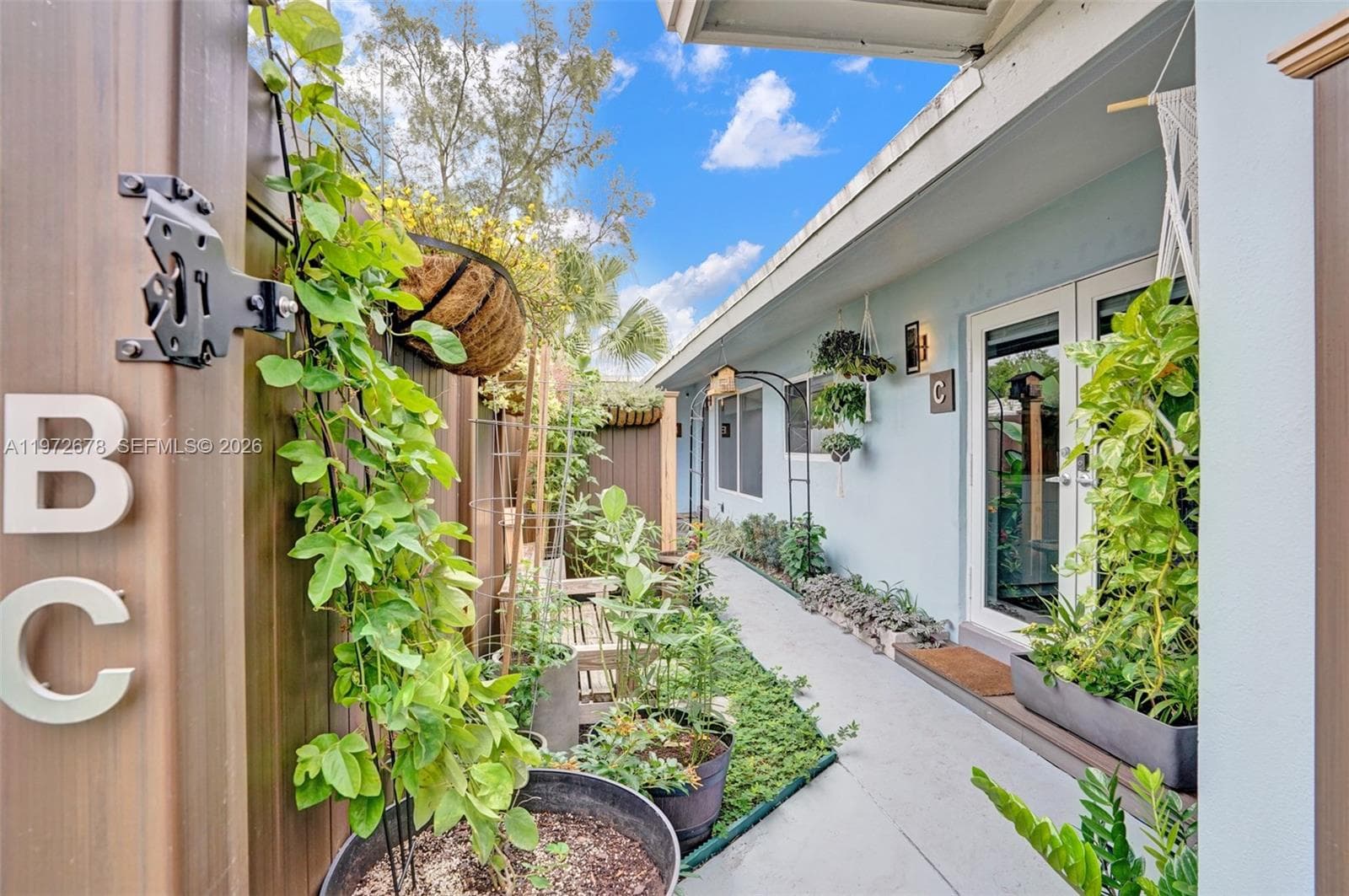 1236 NE 18th Ave, Fort Lauderdale, FL 33304 — zdjęcie 2