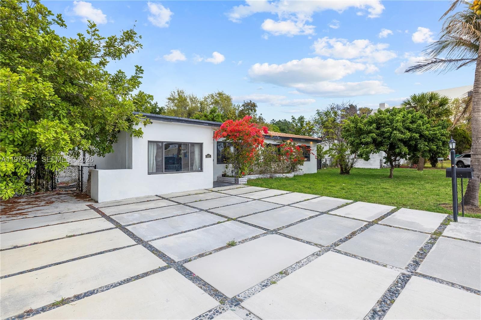 2421 NE 187th St, Miami, FL 33180 — zdjęcie 4