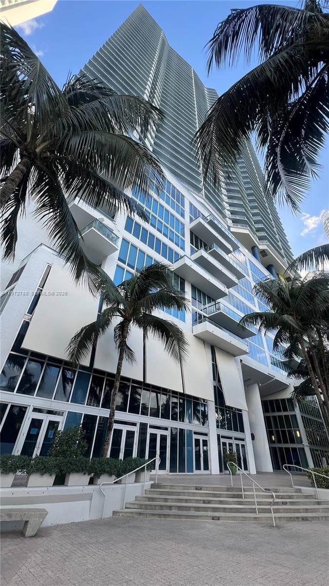 185 SW 7th St # 2202, Miami, FL 33130