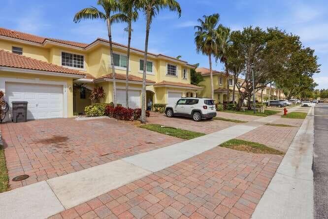 1218 Imperial Lake Road, West Palm Beach, FL 33413 — zdjęcie 2