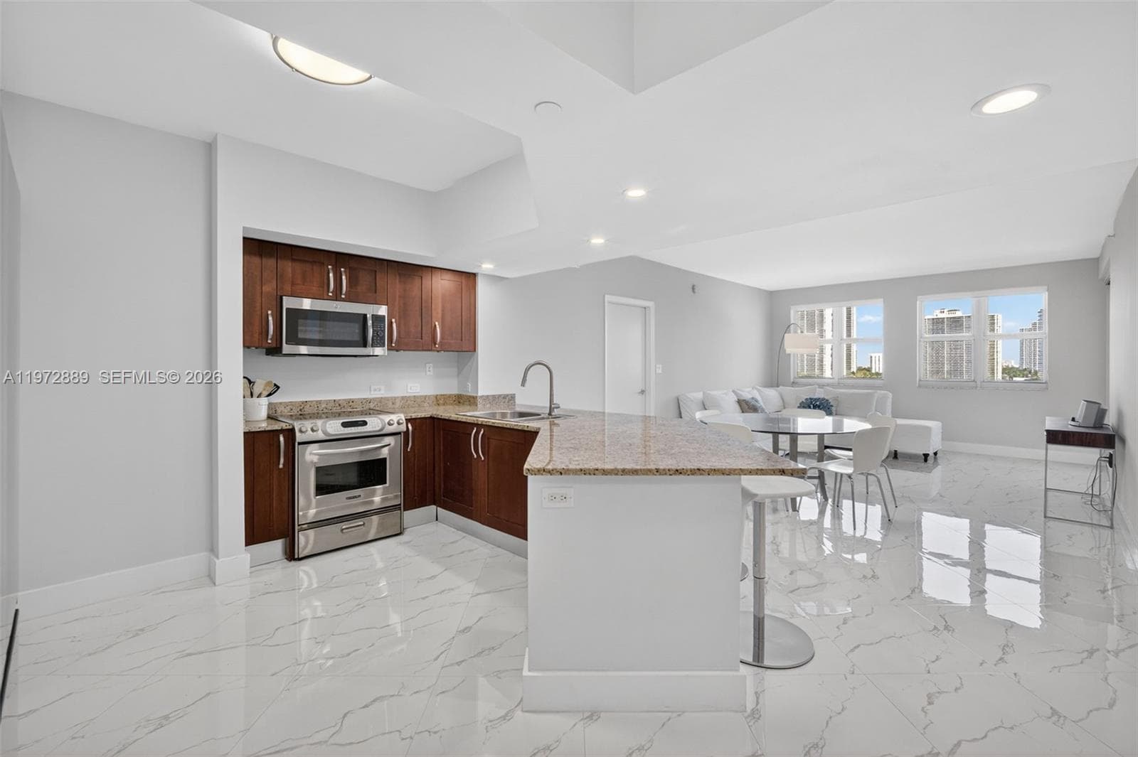 20000 E Country Club Dr # 714, Aventura, FL 33180
