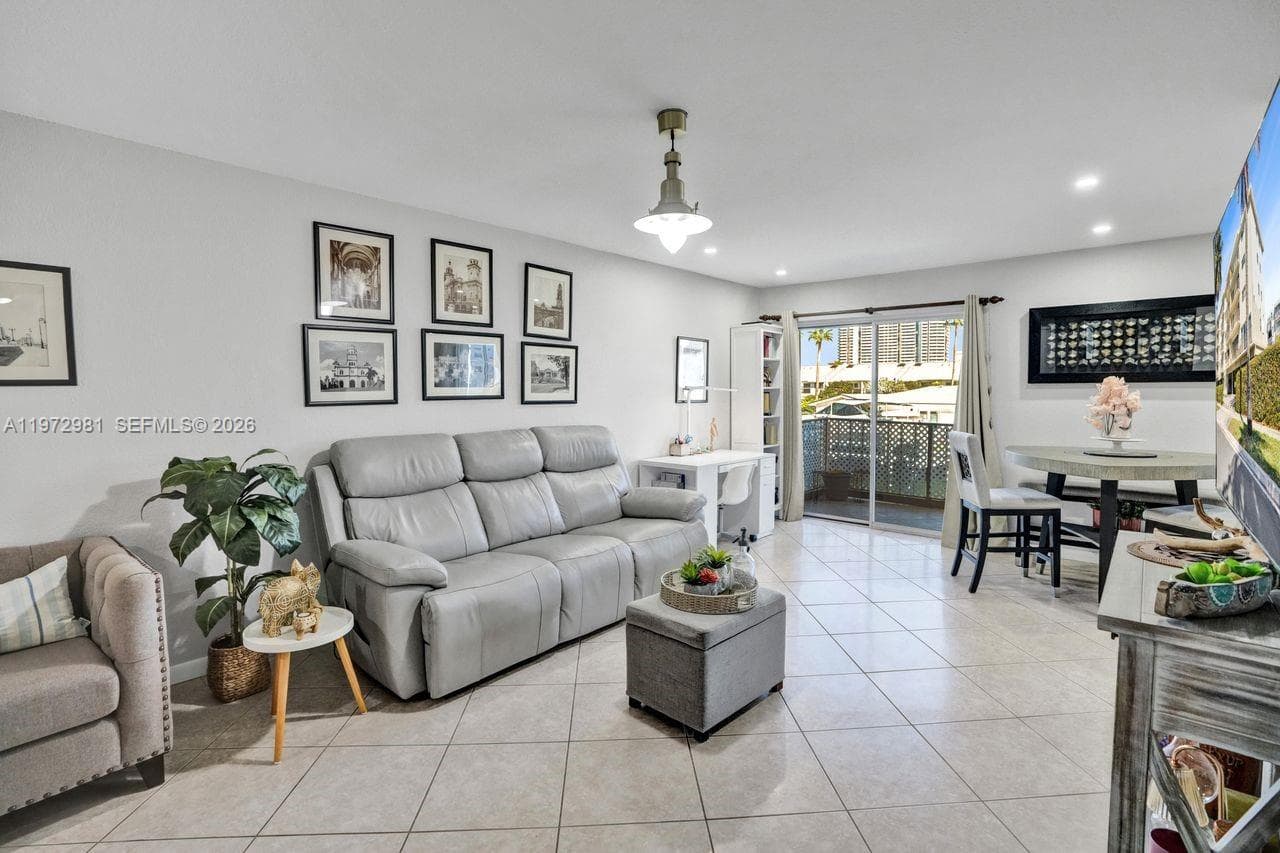 3665 NE 167th St # 208, North Miami Beach, FL 33160 — zdjęcie 5