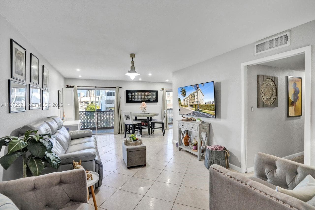 3665 NE 167th St # 208, North Miami Beach, FL 33160 — zdjęcie 4