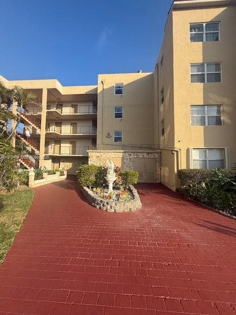 2801 Somerset Dr # 105, Lauderdale Lakes, FL 33311