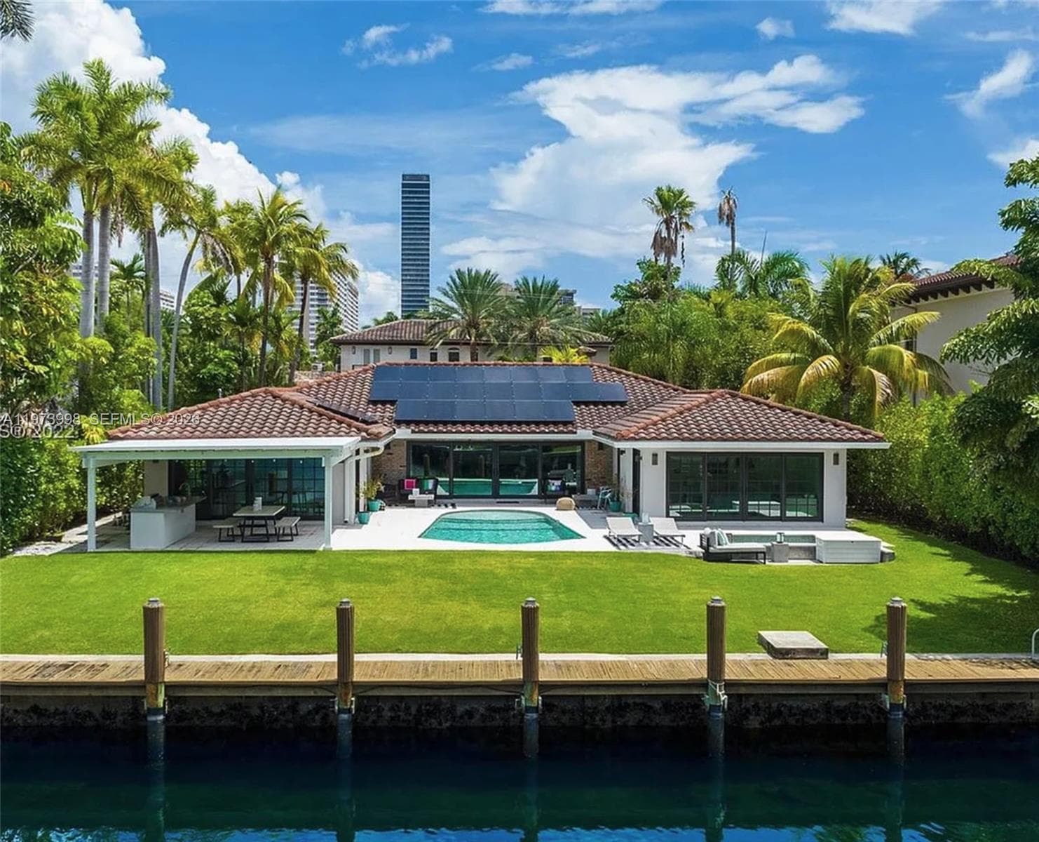524 Oleander Dr, Hallandale Beach, FL 33009 — zdjęcie 3