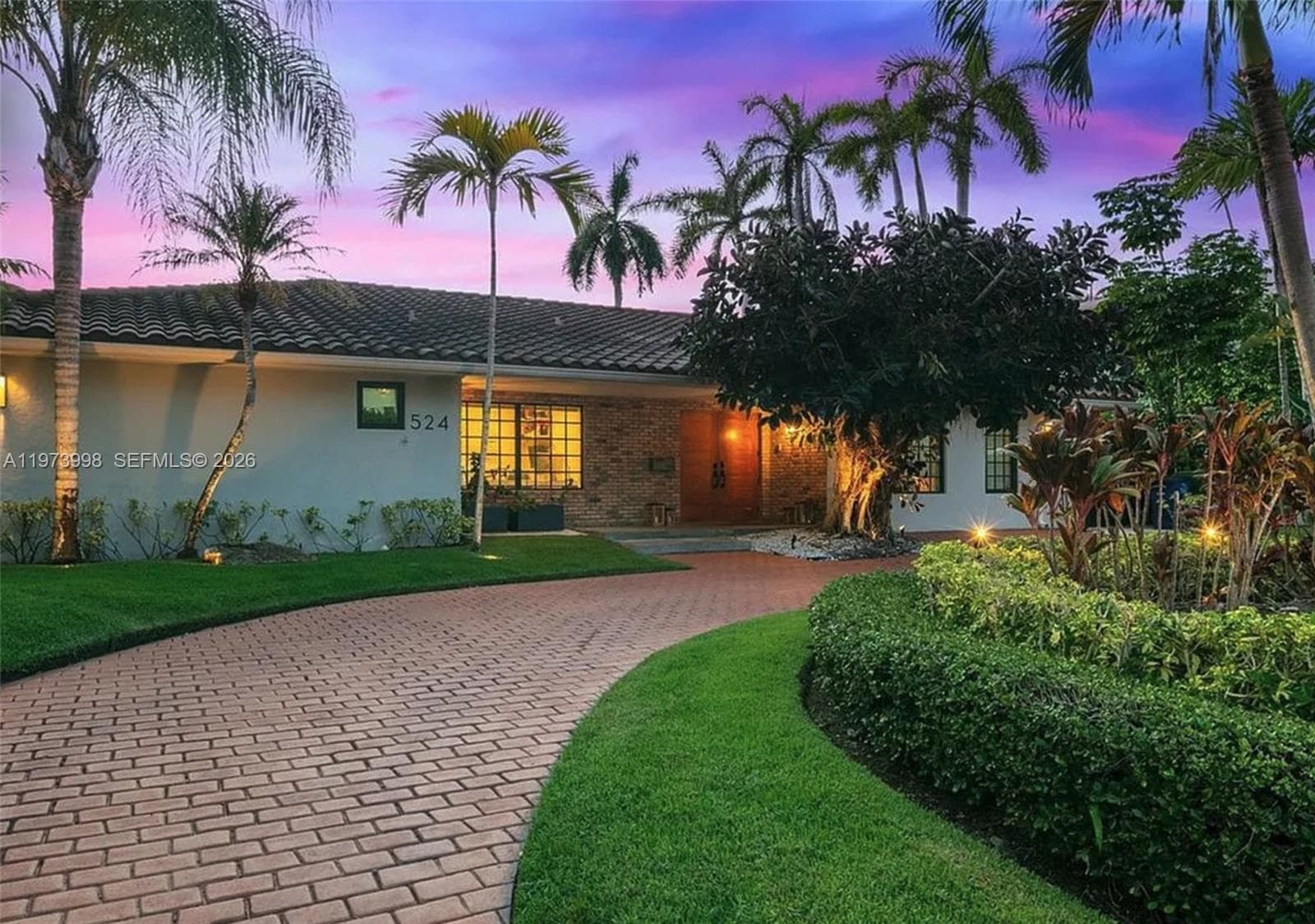 524 Oleander Dr, Hallandale Beach, FL 33009 — zdjęcie 4