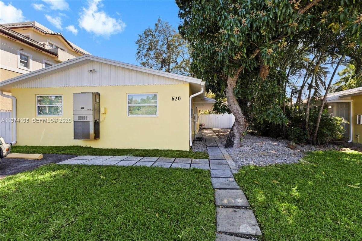 620 SW 10th St, Fort Lauderdale, FL 33315