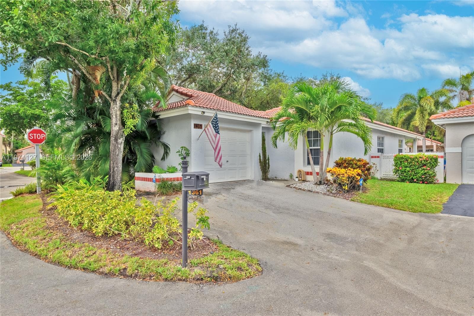 1361 Seagrape Cir, Weston, FL 33326 — zdjęcie 2