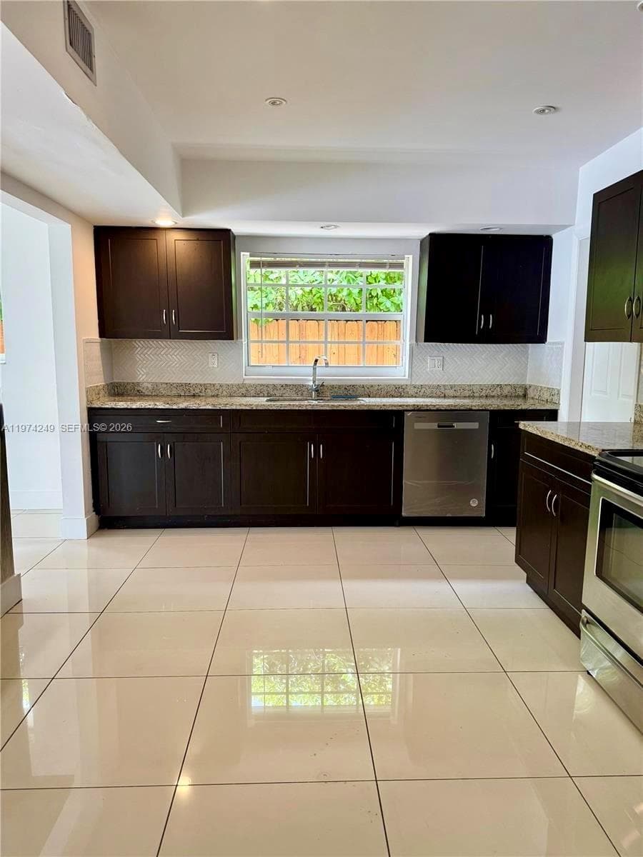 1240 NE 83rd St # 1240, Miami, FL 33138 — zdjęcie 5