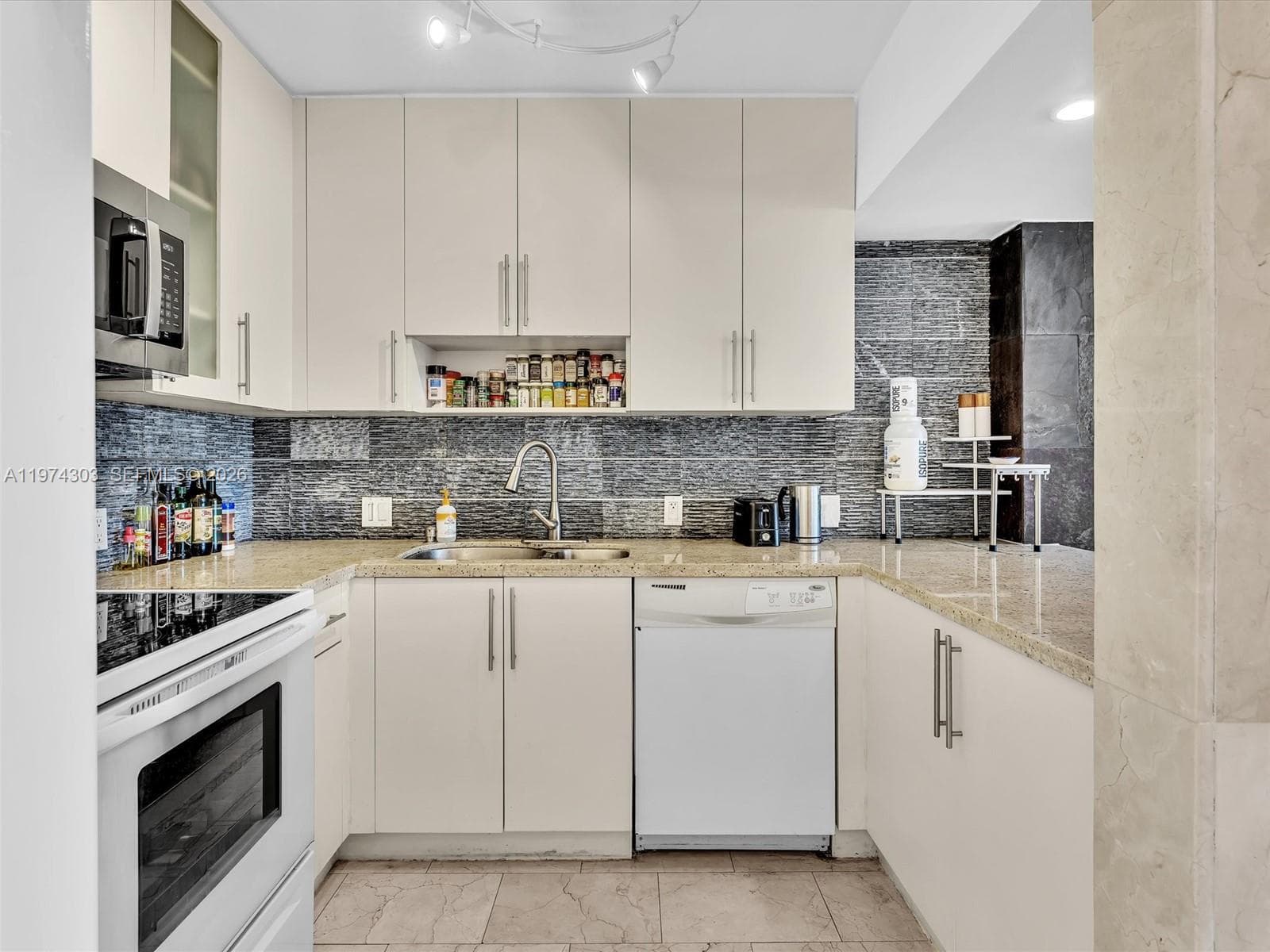 20335 W Country Club Dr # 310, Aventura, FL 33180 — zdjęcie 3