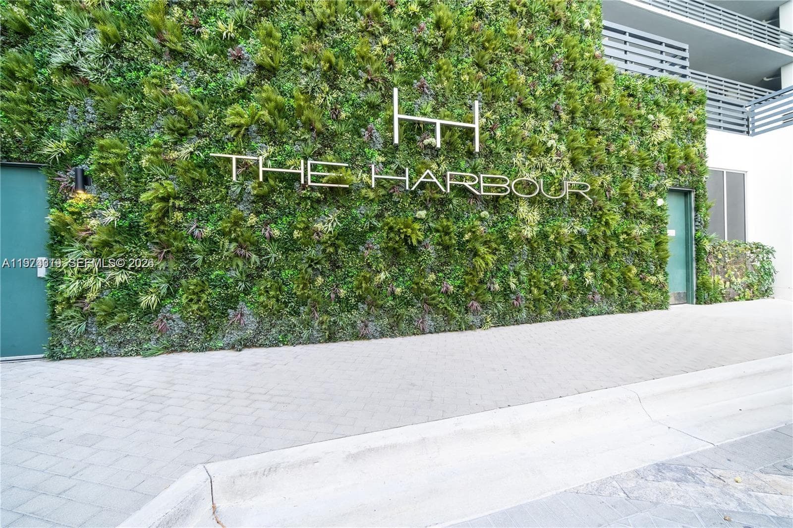 16385 Biscayne Blvd # 1120, North Miami Beach, FL 33160