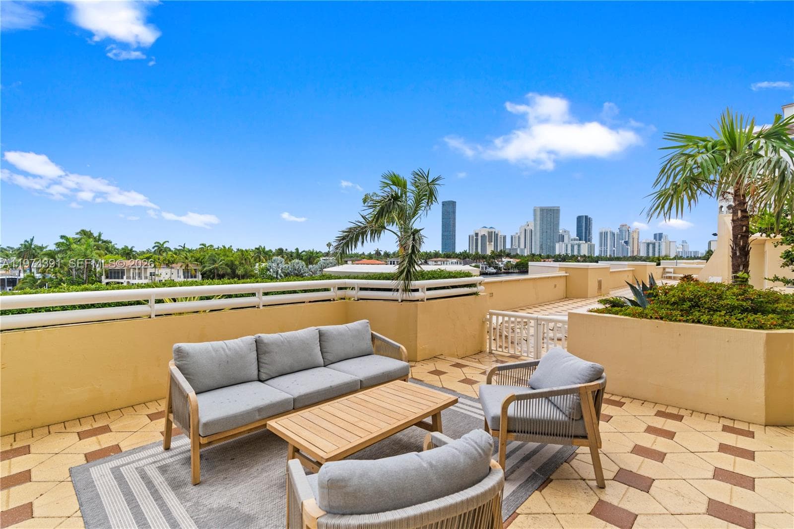 20191 E Country Club Dr # 407, Aventura, FL 33180 — zdjęcie 2