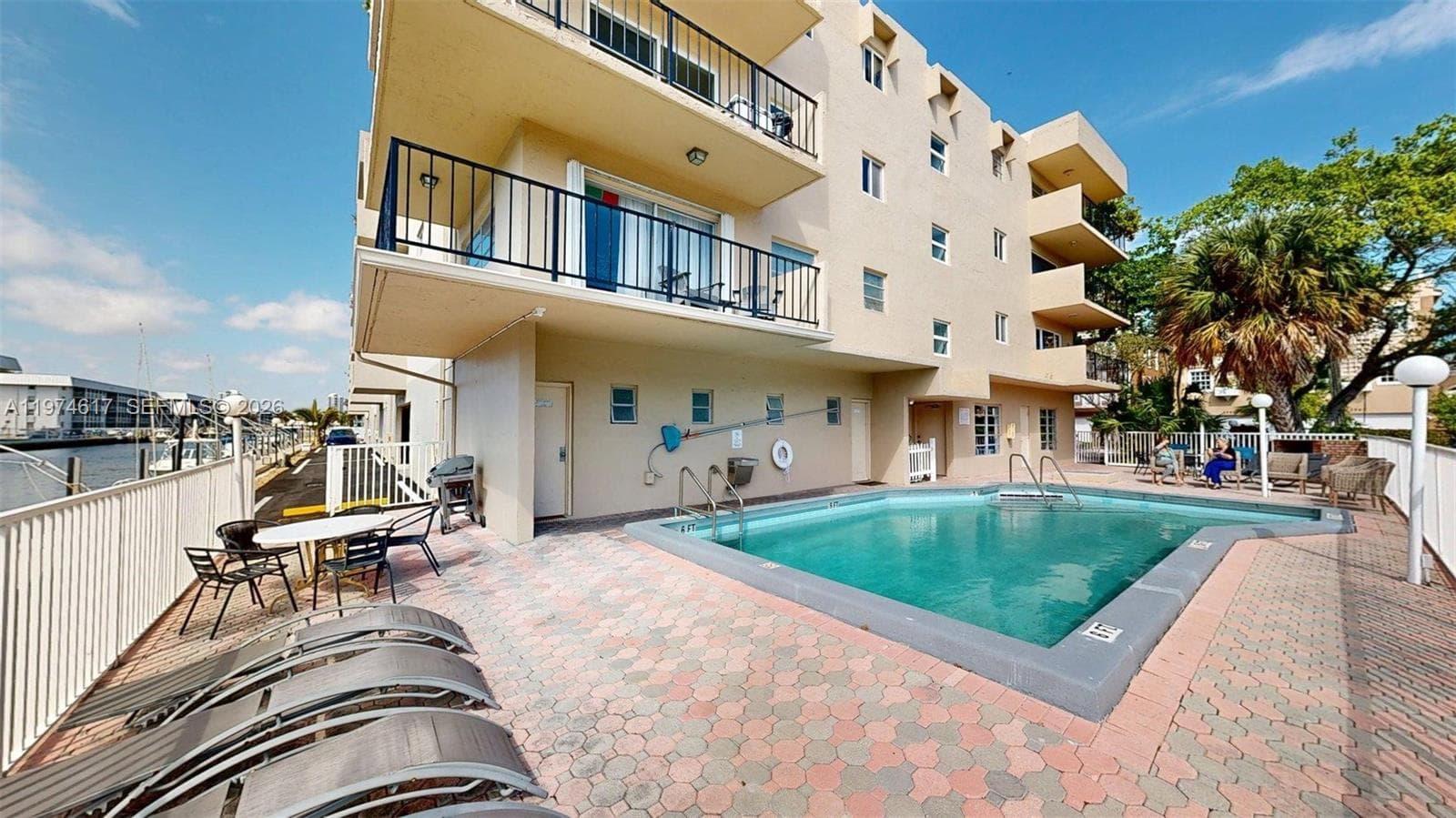 3860 NE 170th St # 310, North Miami Beach, FL 33160 — zdjęcie 2