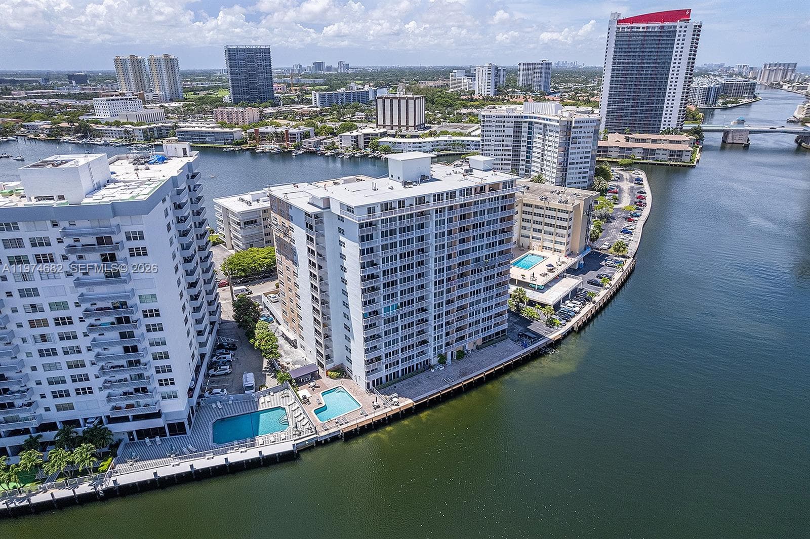 121 Golden Isles Dr # 201, Hallandale Beach, FL 33009 — zdjęcie 3
