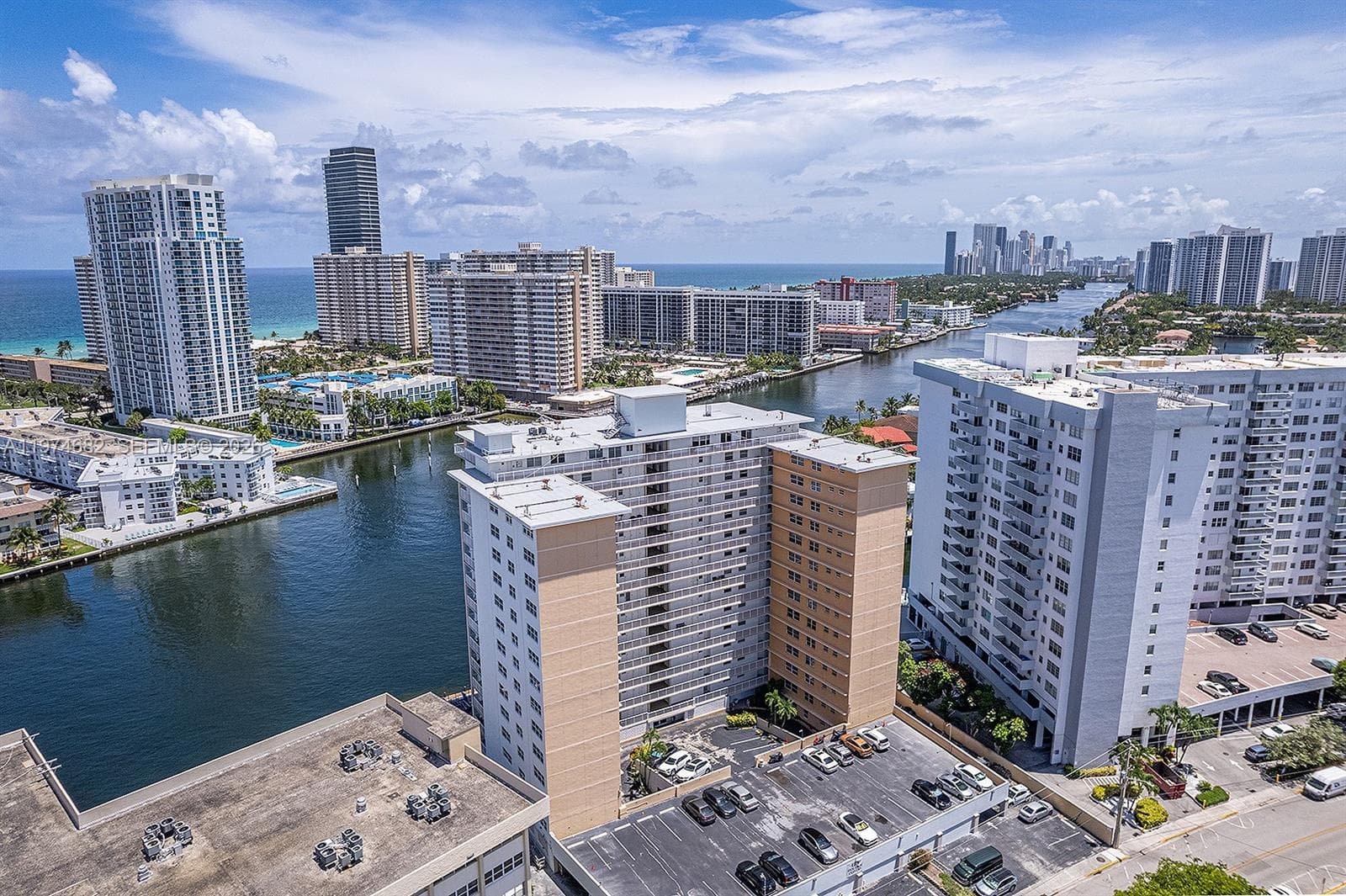 121 Golden Isles Dr # 201, Hallandale Beach, FL 33009 — zdjęcie 5