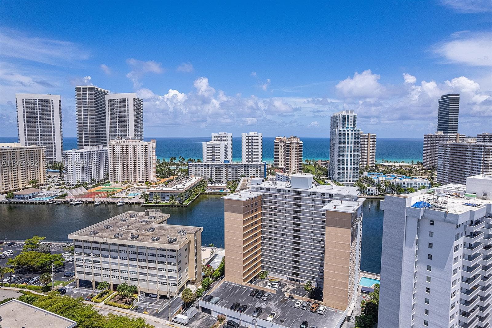 121 Golden Isles Dr # 201, Hallandale Beach, FL 33009 — zdjęcie 4