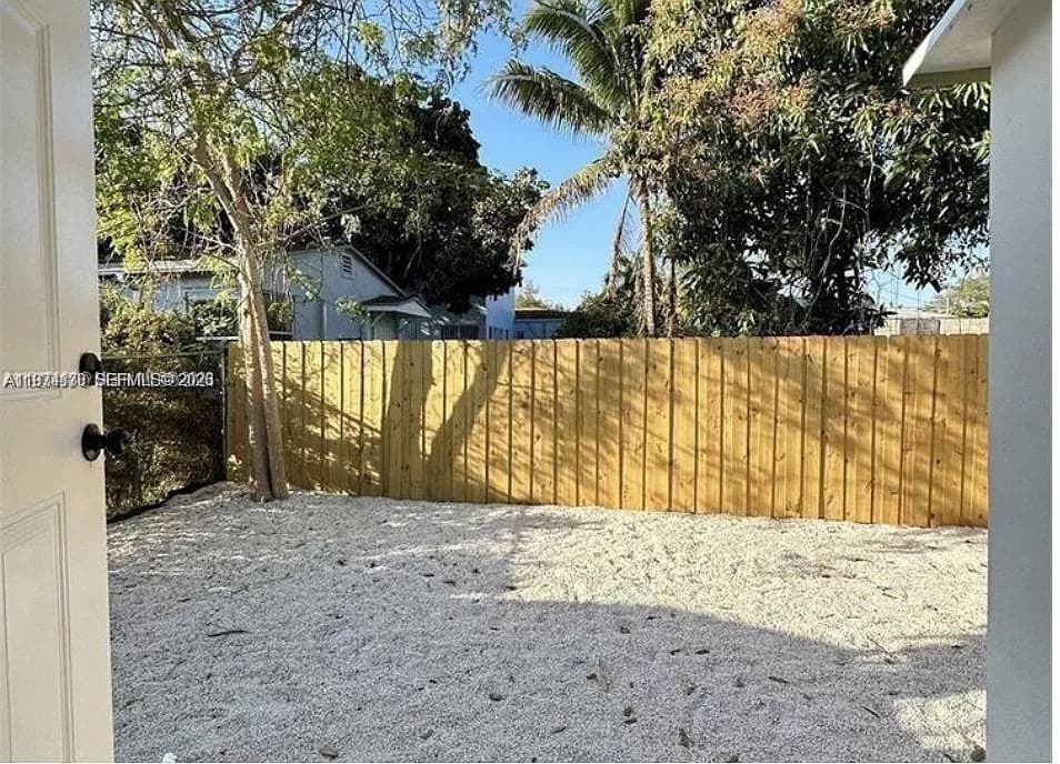 101 NW 68th Ter, Miami, FL 33150 — zdjęcie 5