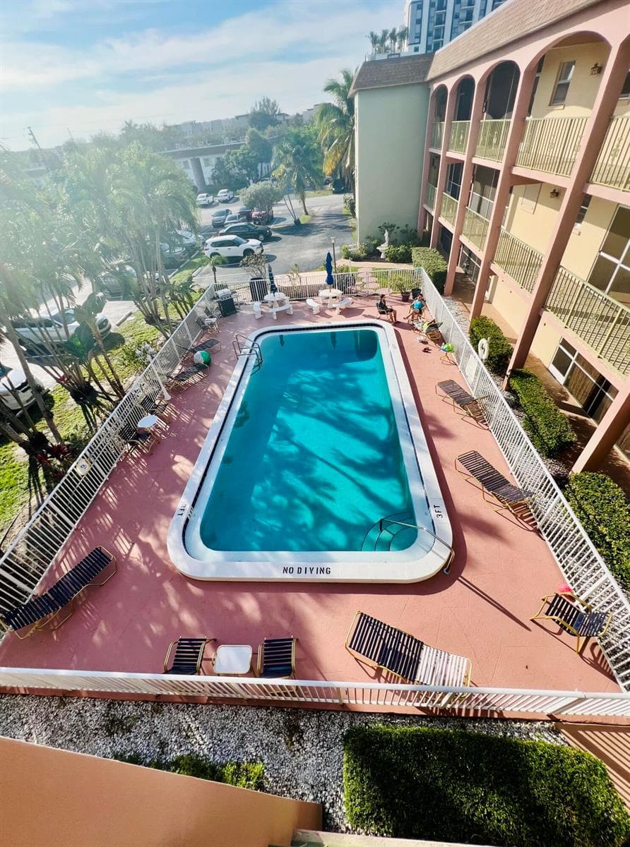 100 SE 6th Avenue # 303, Pompano Beach, FL 33060 — zdjęcie 2