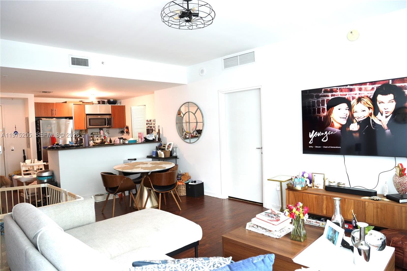 300 S Biscayne Blvd # 3504, Miami, FL 33131