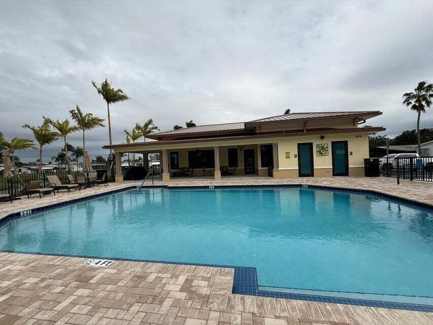6085 Seashore Drive, Atlantis, FL 33462 — zdjęcie 2