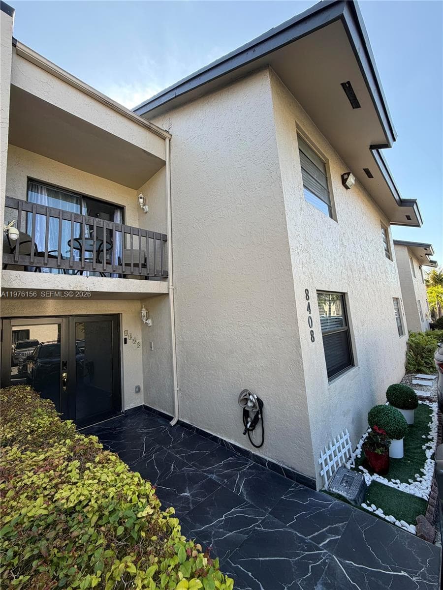8408 NW 8th St # 8408, Miami, FL 33126