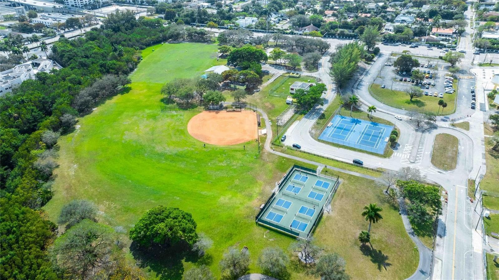 2515 NE 207th Street, Miami, FL 33180 — zdjęcie 2