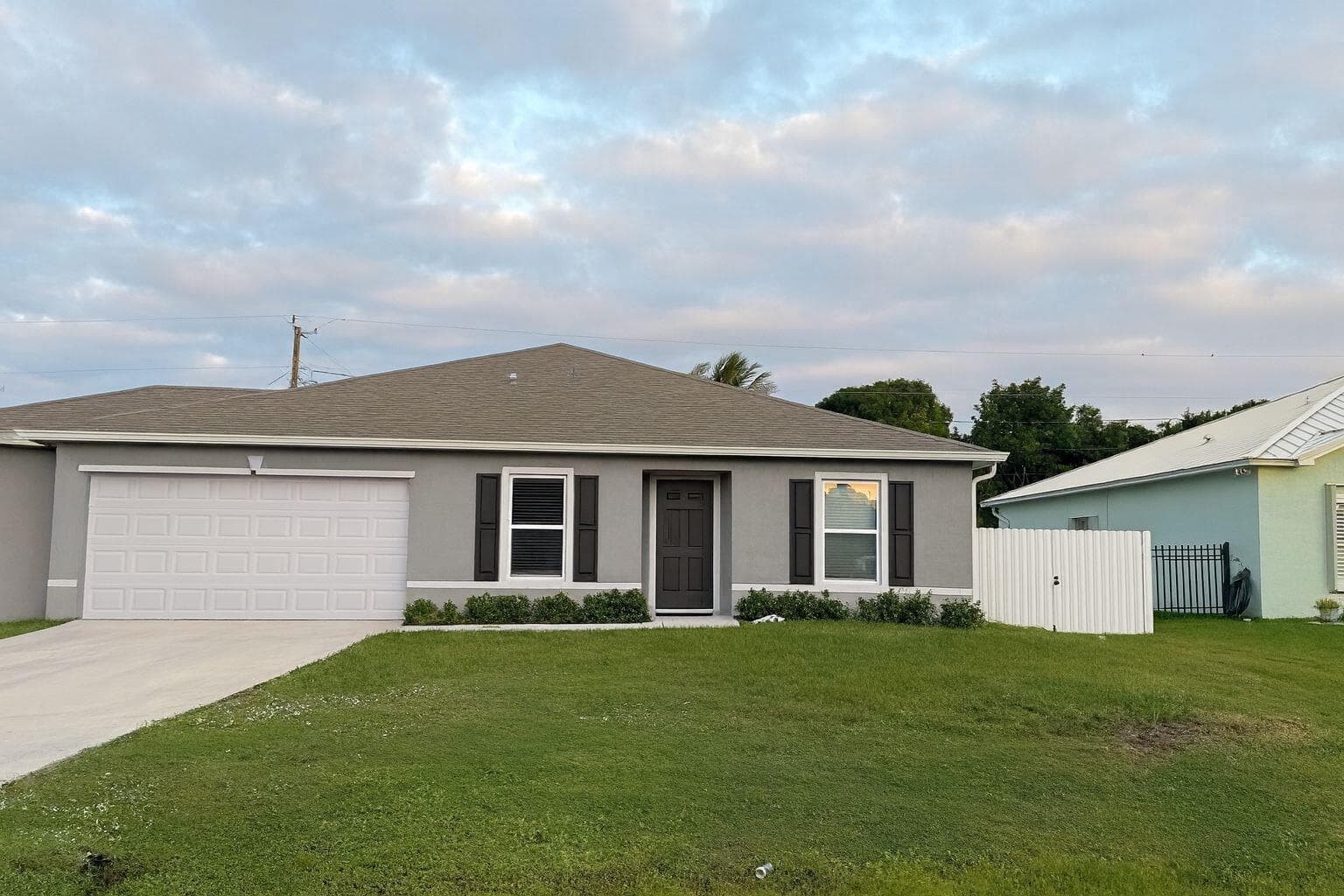 2507 SE CHARLESTON Drive, Port St. Lucie, FL 34952 — zdjęcie 2