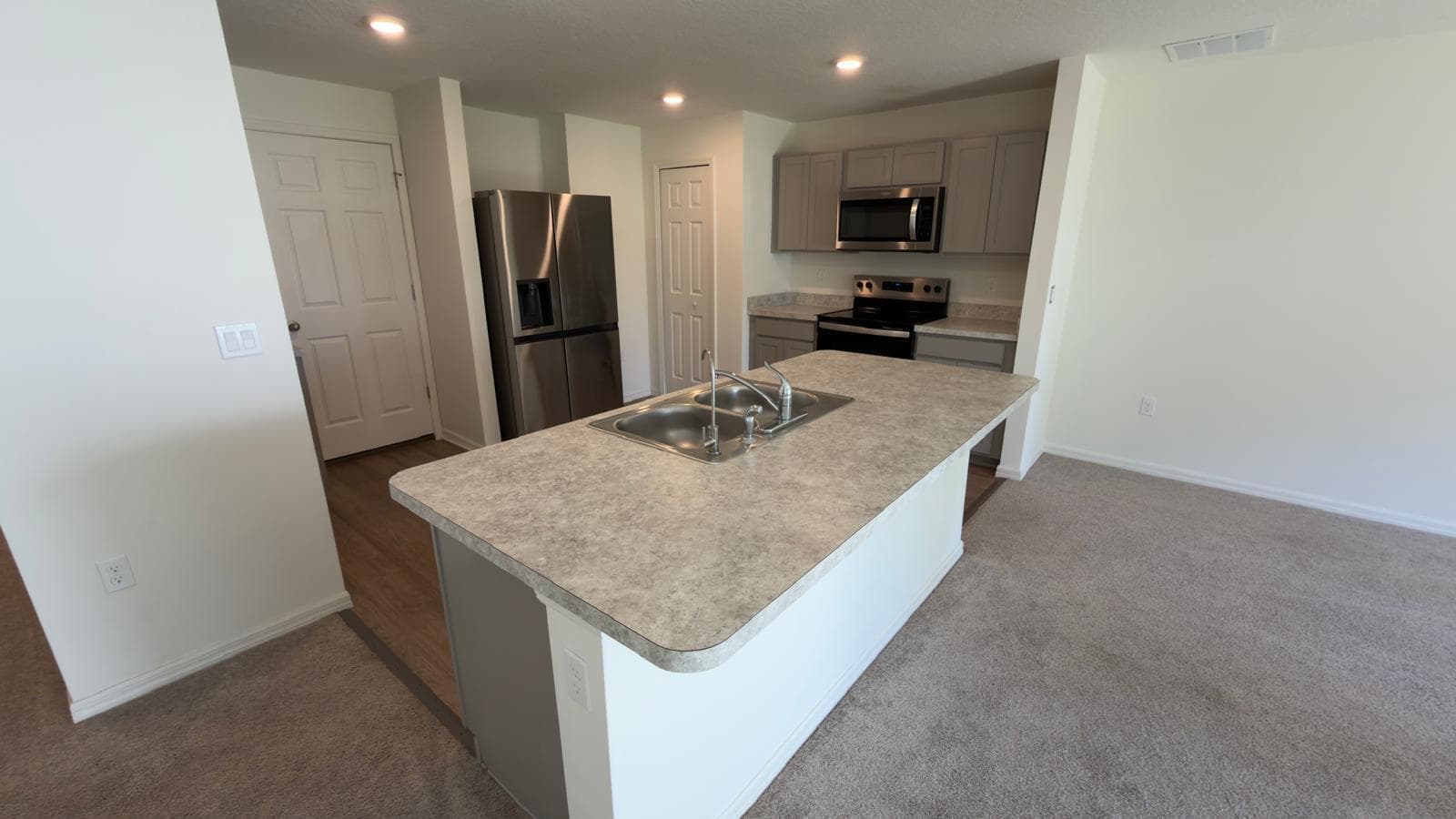2507 SE CHARLESTON Drive, Port St. Lucie, FL 34952 — zdjęcie 4