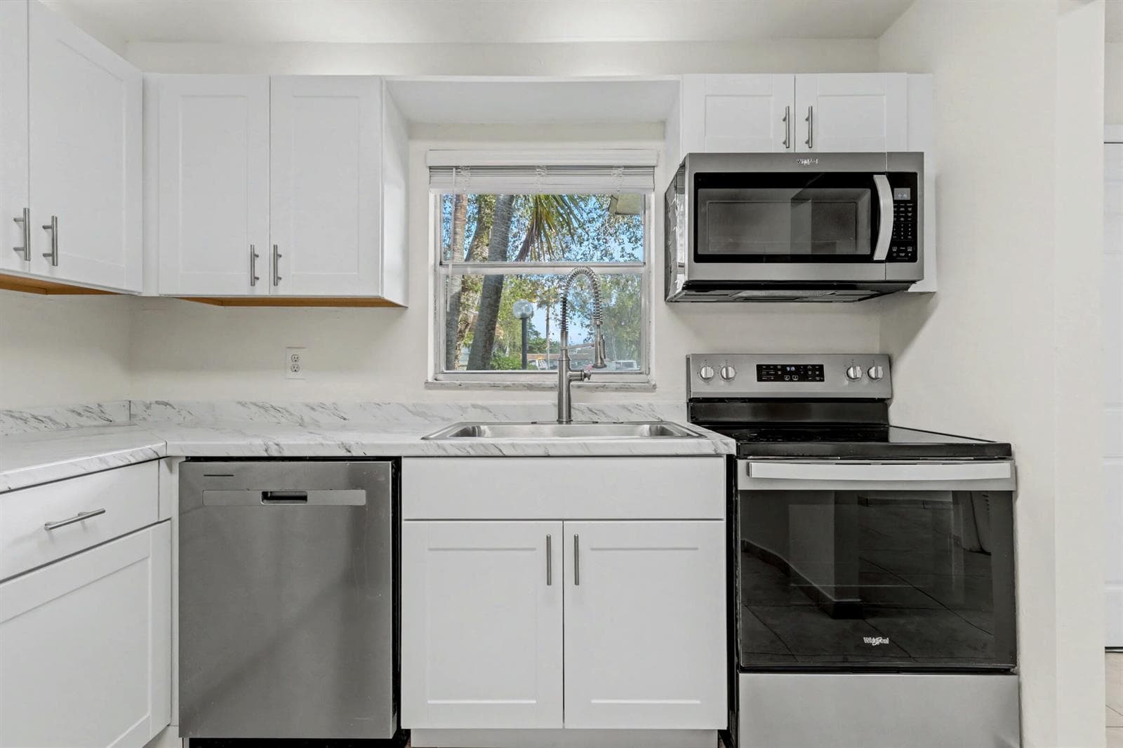 437 SW Natura Avenue # F, Deerfield Beach, FL 33441 — zdjęcie 2