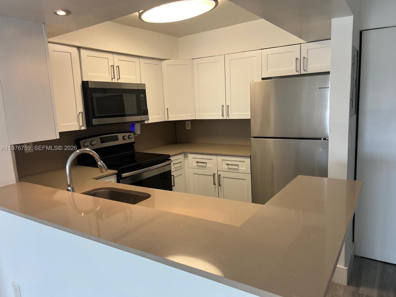 8101 Crespi Blvd # 504, Miami Beach, FL 33141 — zdjęcie 2