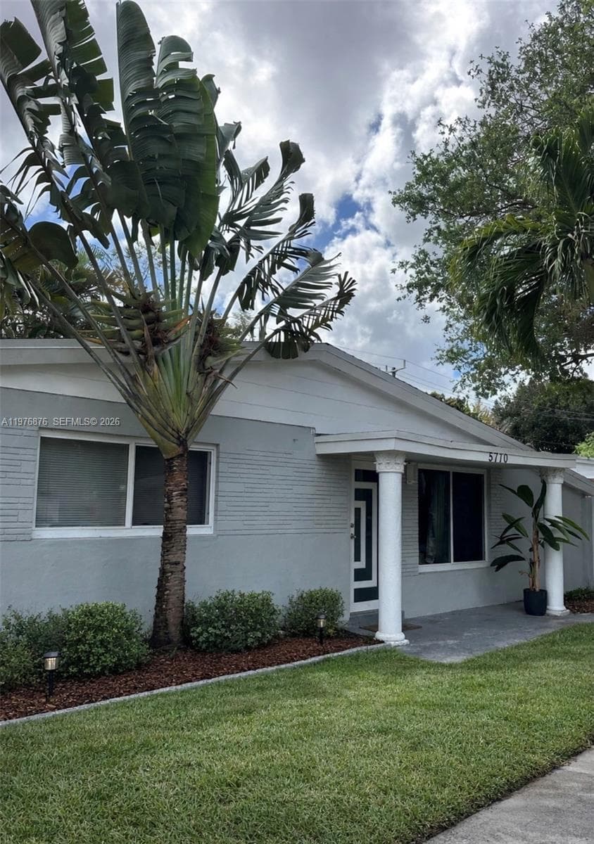 5710 Douglas St, Hollywood, FL 33021