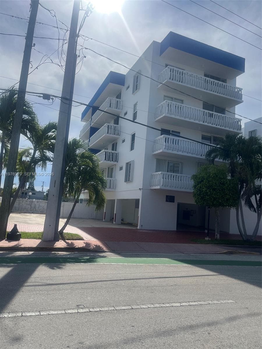 8530 Byron Ave # 402, Miami Beach, FL 33141 — zdjęcie 2
