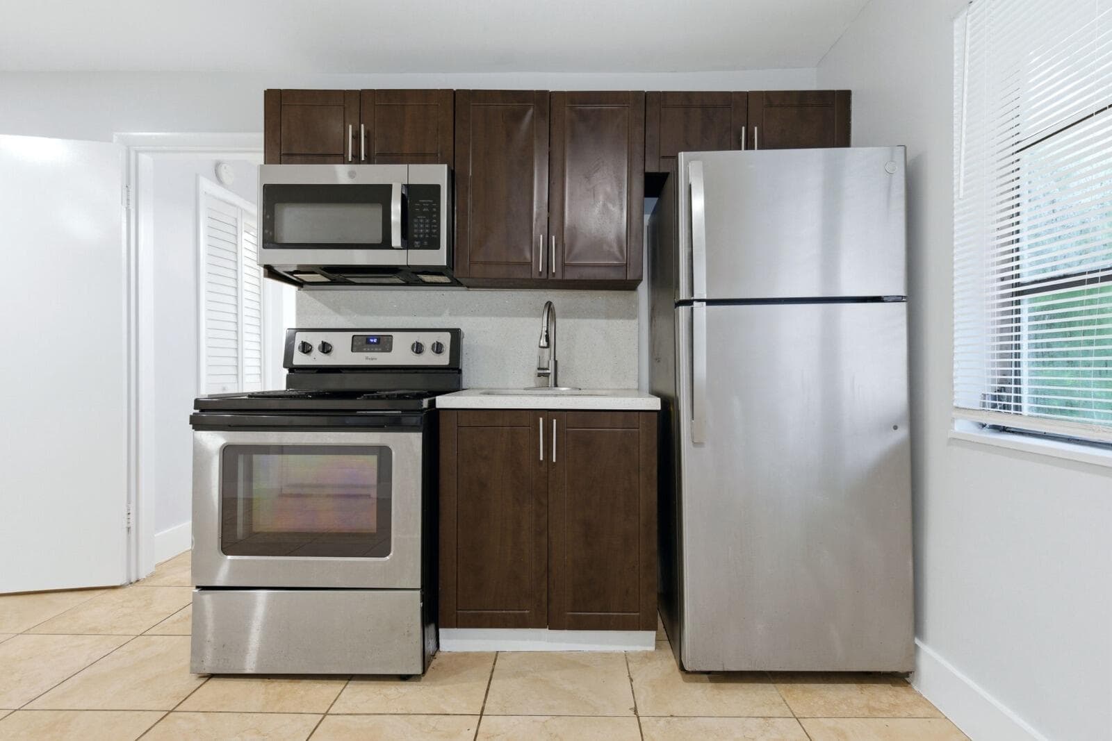 1964 NE 172nd Street # 5, North Miami Beach, FL 33162 — zdjęcie 2