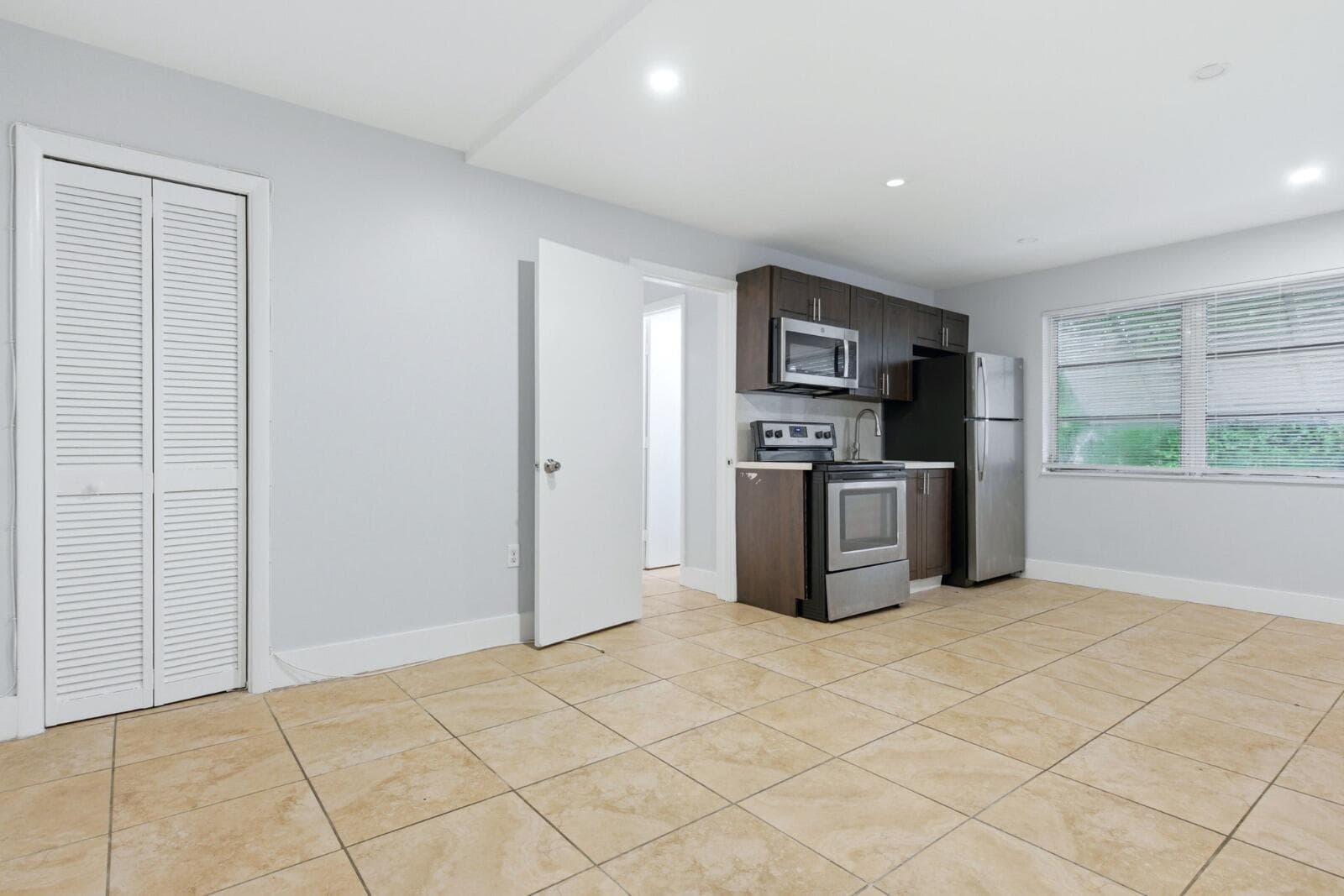 1964 NE 172nd Street # 5, North Miami Beach, FL 33162 — zdjęcie 4
