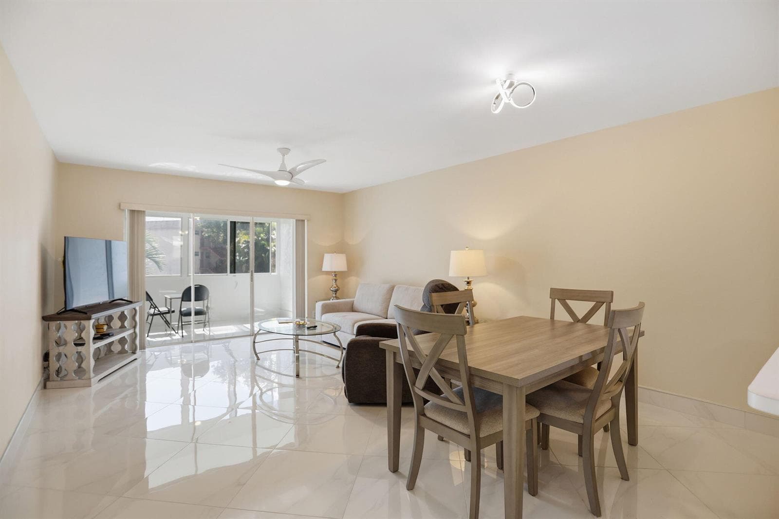 721 Lori Drive # 210, Palm Springs, FL 33461 — zdjęcie 3