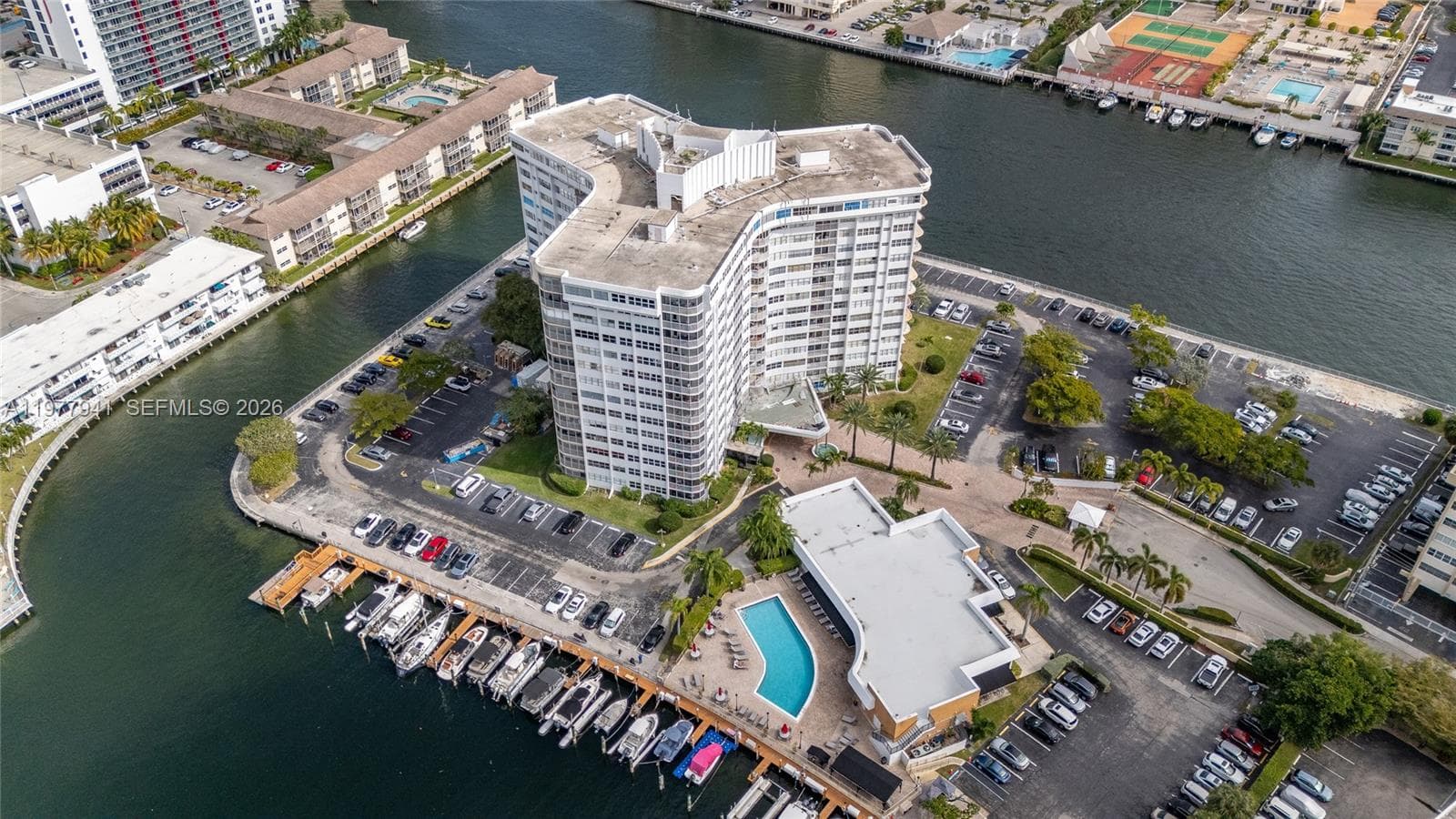 100 Golden Isles Dr # 104, Hallandale Beach, FL 33009 — zdjęcie 2