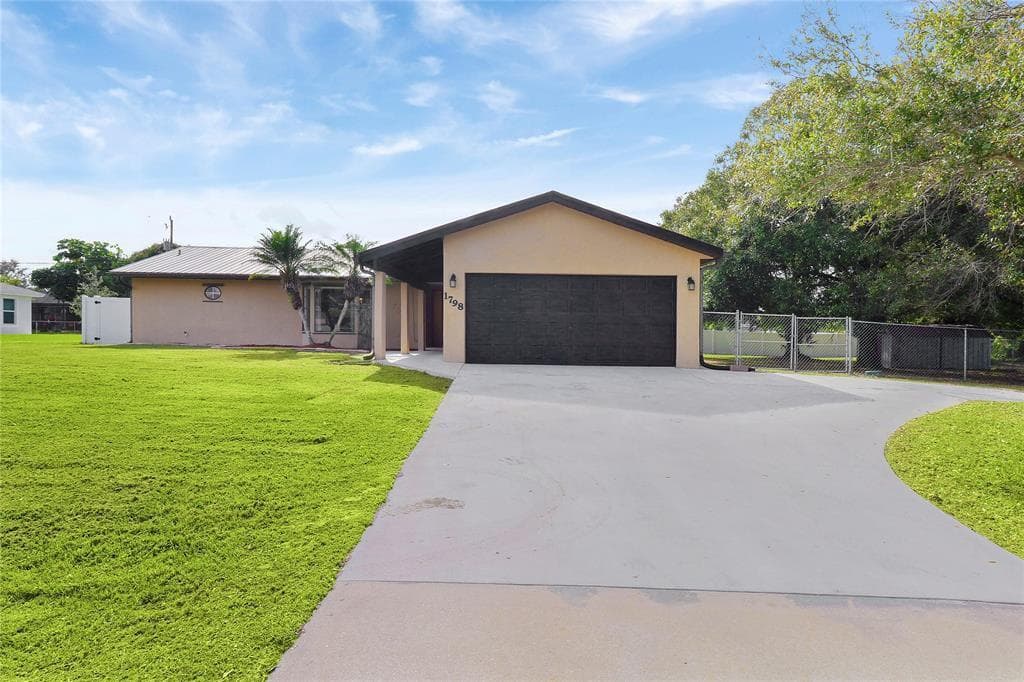 1798 SW Del Rio Boulevard, Port St. Lucie, FL 34953