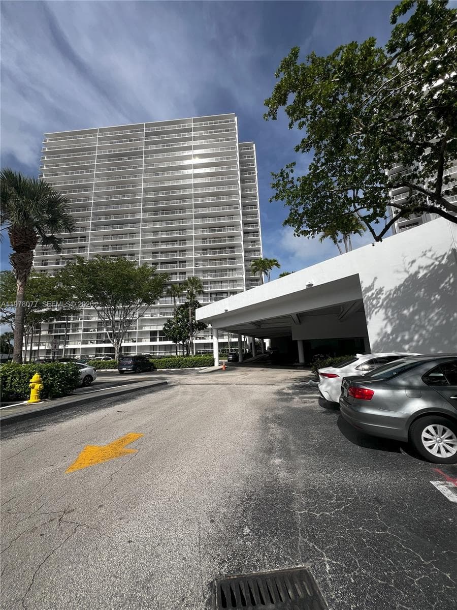 3701 N Country Club Dr # 201, Aventura, FL 33180 — zdjęcie 2