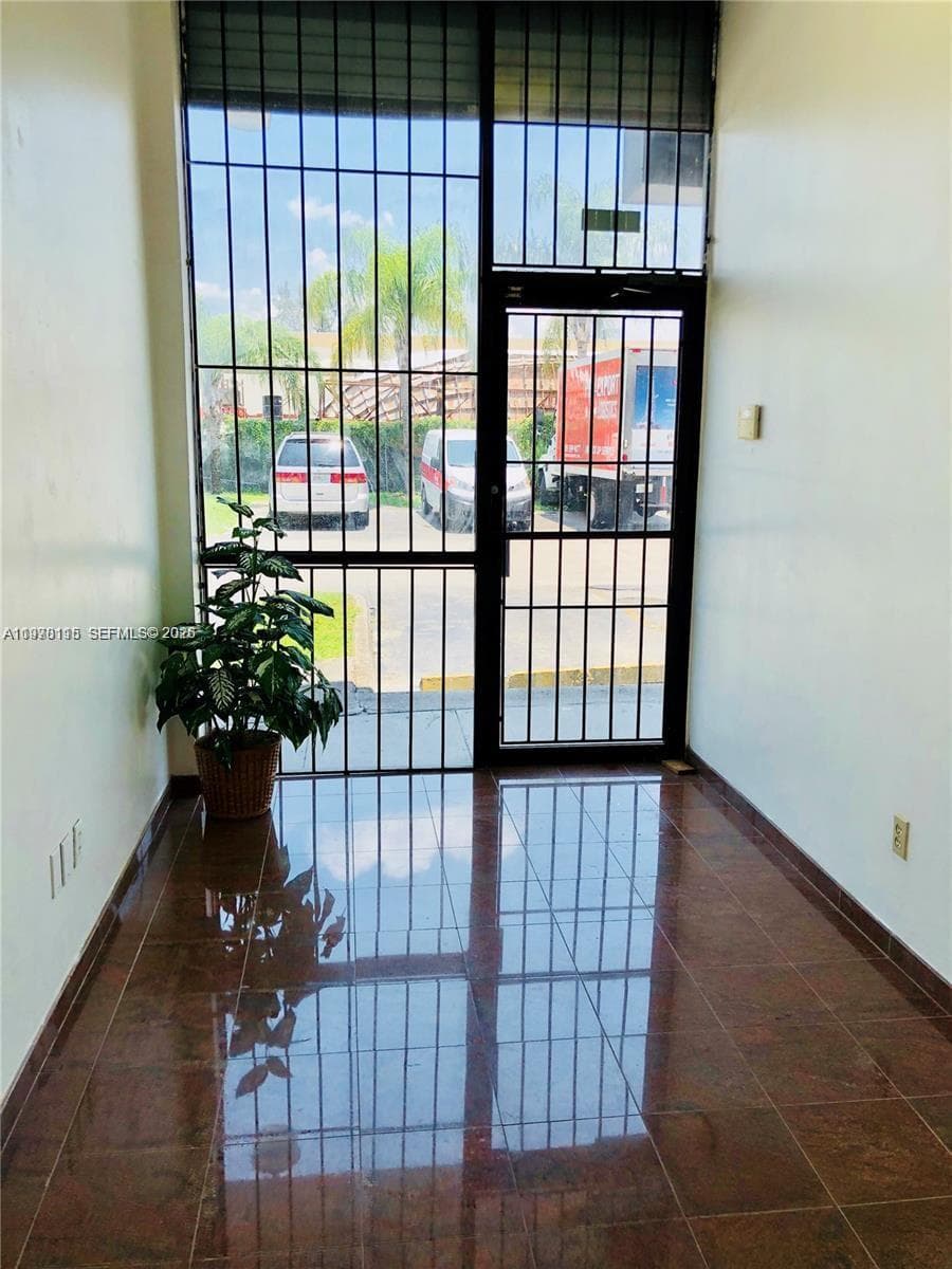 6850 NW 77th Ct # 6850, Medley, FL 33166 — zdjęcie 2