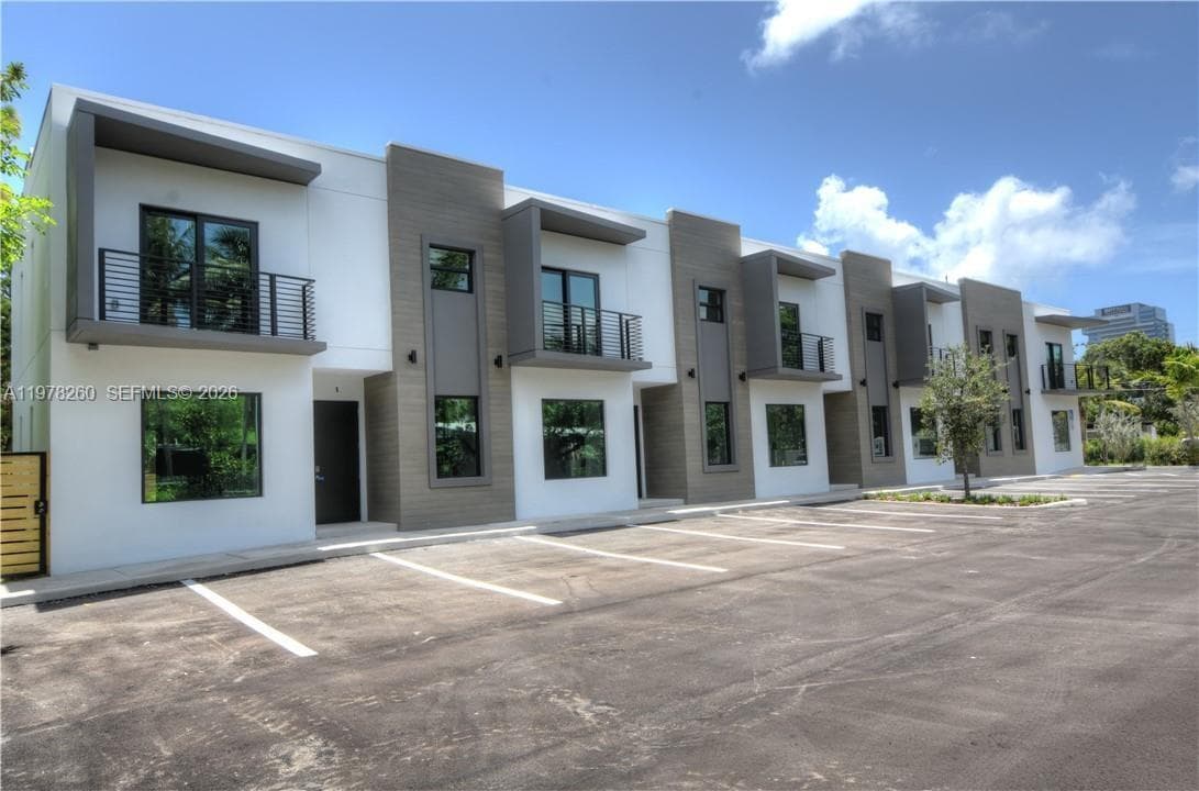 211 SE 4th St # 3, Hallandale Beach, FL 33009 — zdjęcie 2