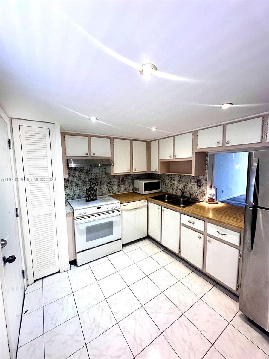 1501 NE 191st St # C312, Miami, FL 33179 — zdjęcie 4