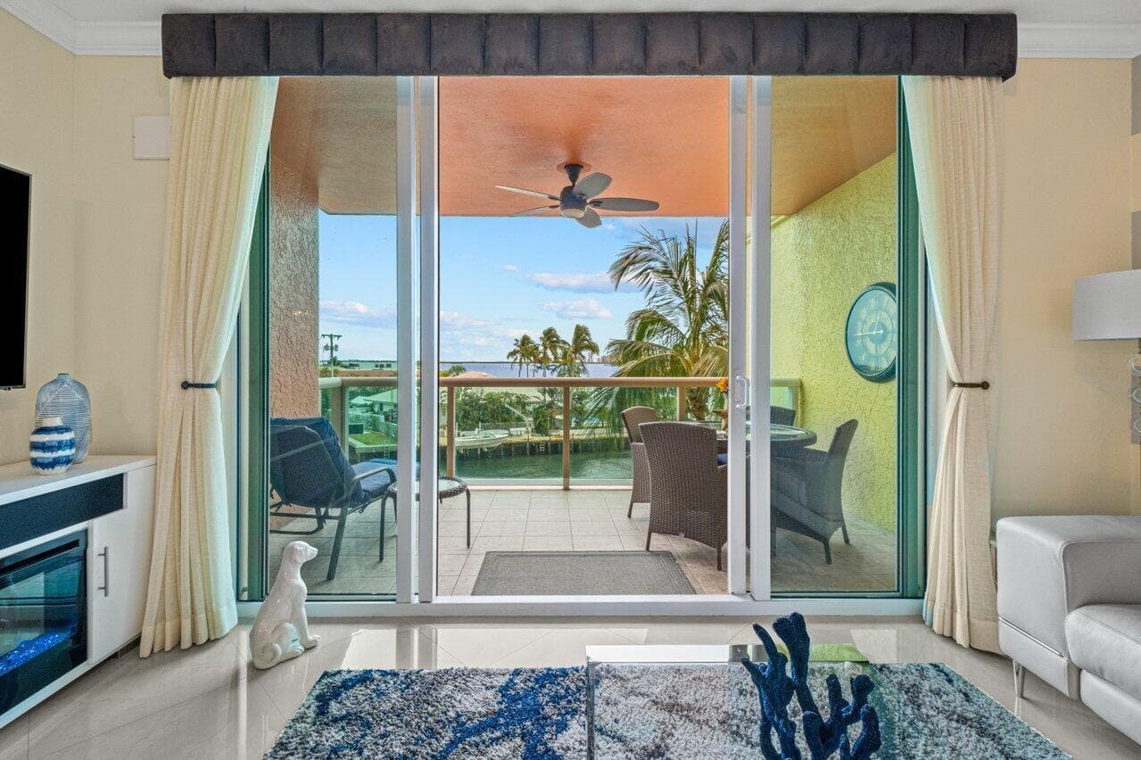 2650 Lake Shore Drive # 302, Riviera Beach, FL 33404 — zdjęcie 2
