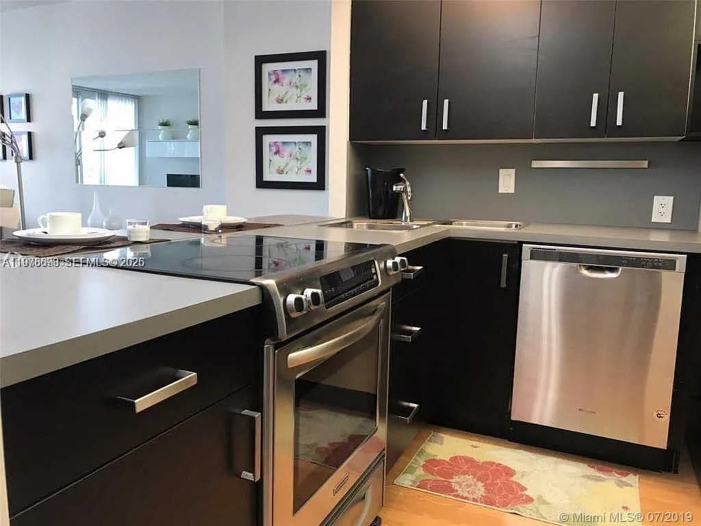 100 Bayview Dr # 302, Sunny Isles Beach, FL 33160 — zdjęcie 2