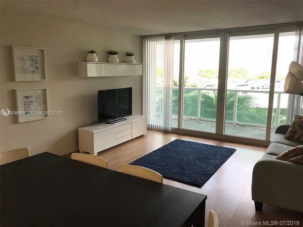 100 Bayview Dr # 302, Sunny Isles Beach, FL 33160 — zdjęcie 4