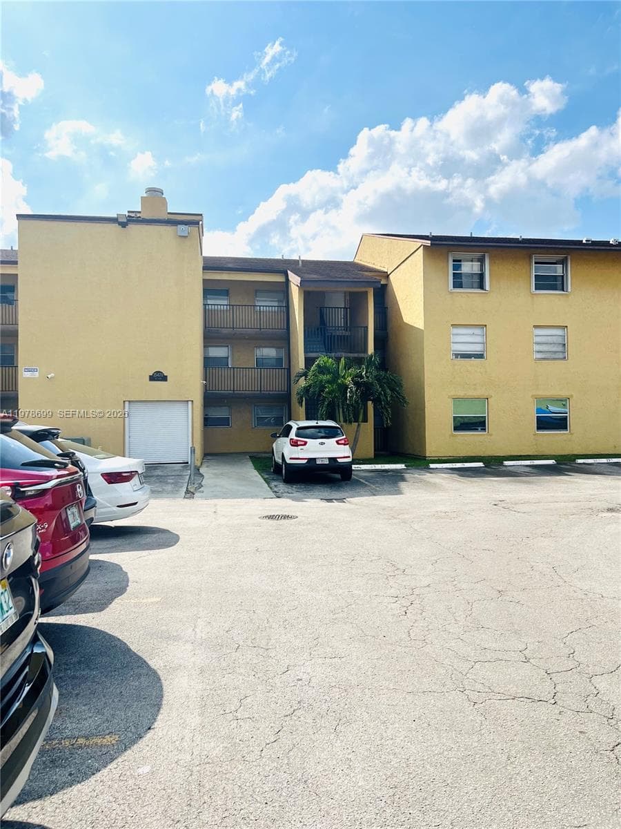 15470 SW 82nd Ln # 316, Miami, FL 33193