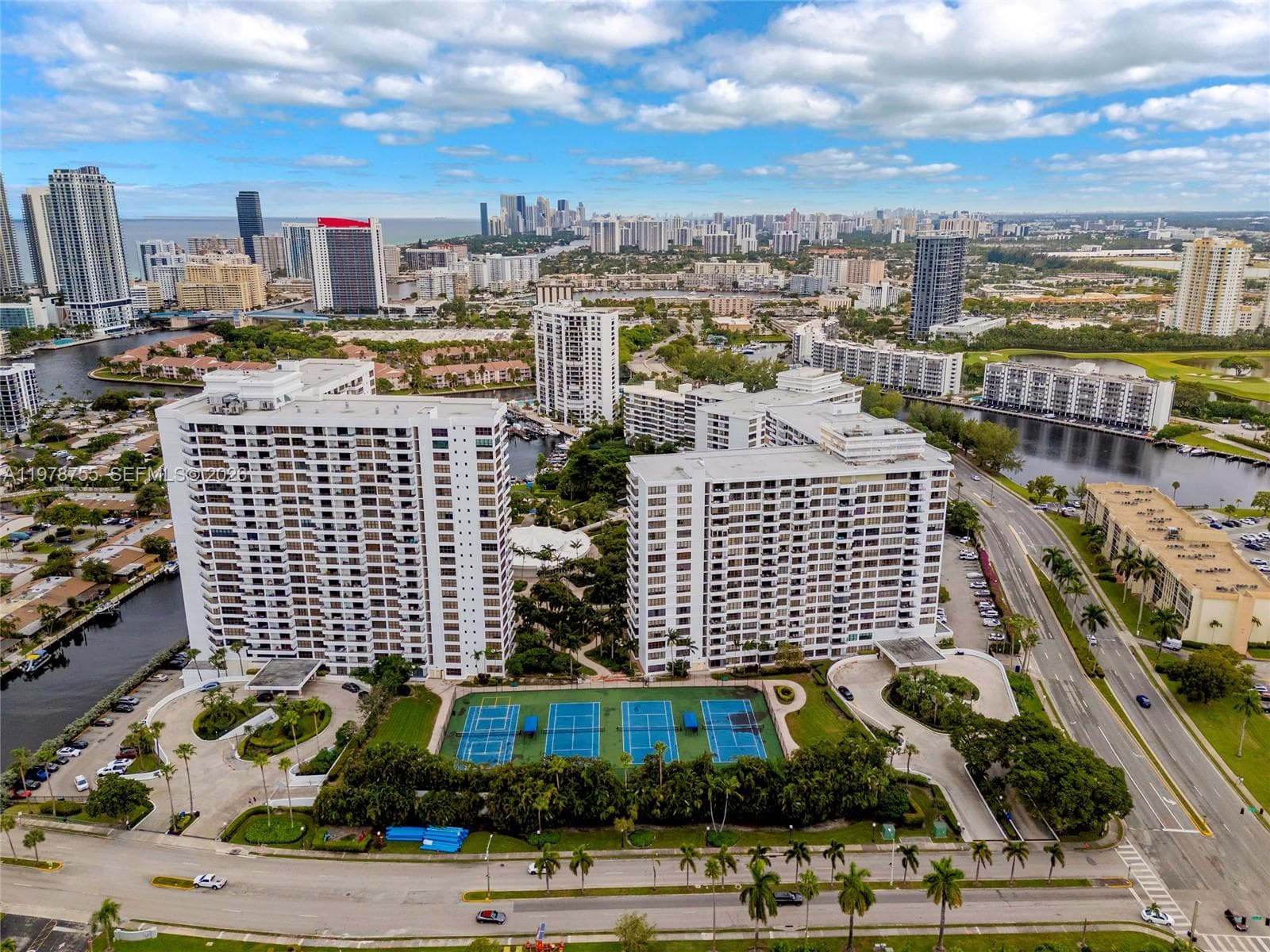 600 Three Islands Blvd # 612, Hallandale Beach, FL 33009 — zdjęcie 3