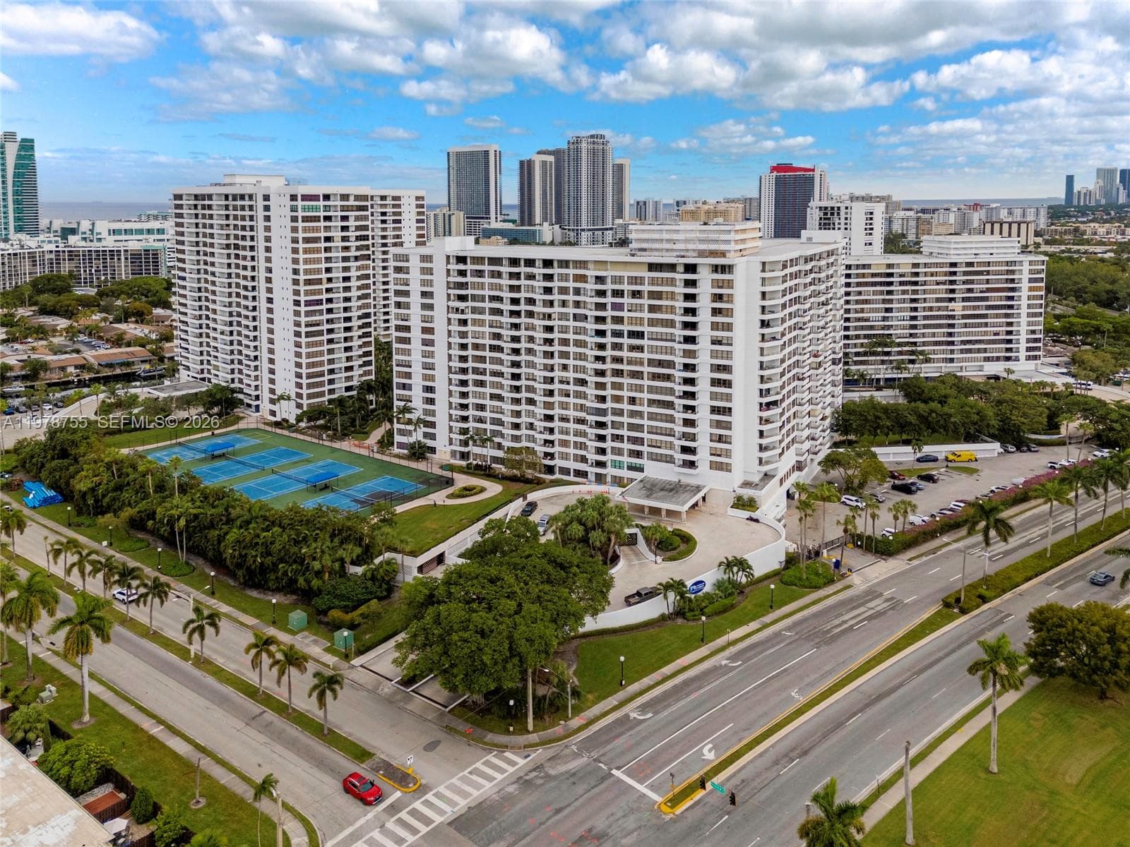 600 Three Islands Blvd # 612, Hallandale Beach, FL 33009 — zdjęcie 4