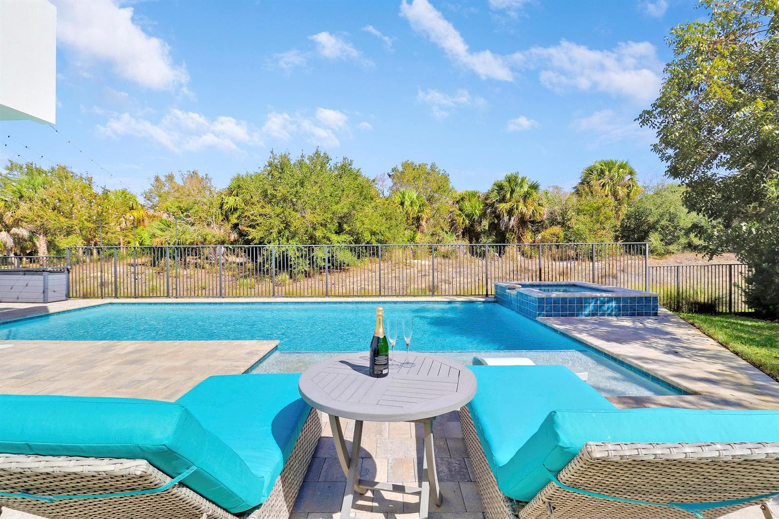 2475 NE Evinrude Circle, Jensen Beach, FL 34957 — zdjęcie 4