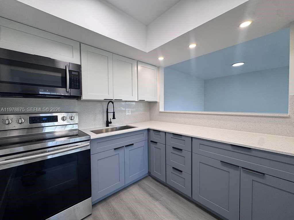 455 Golden Isles Dr # 203, Hallandale Beach, FL 33009 — zdjęcie 2
