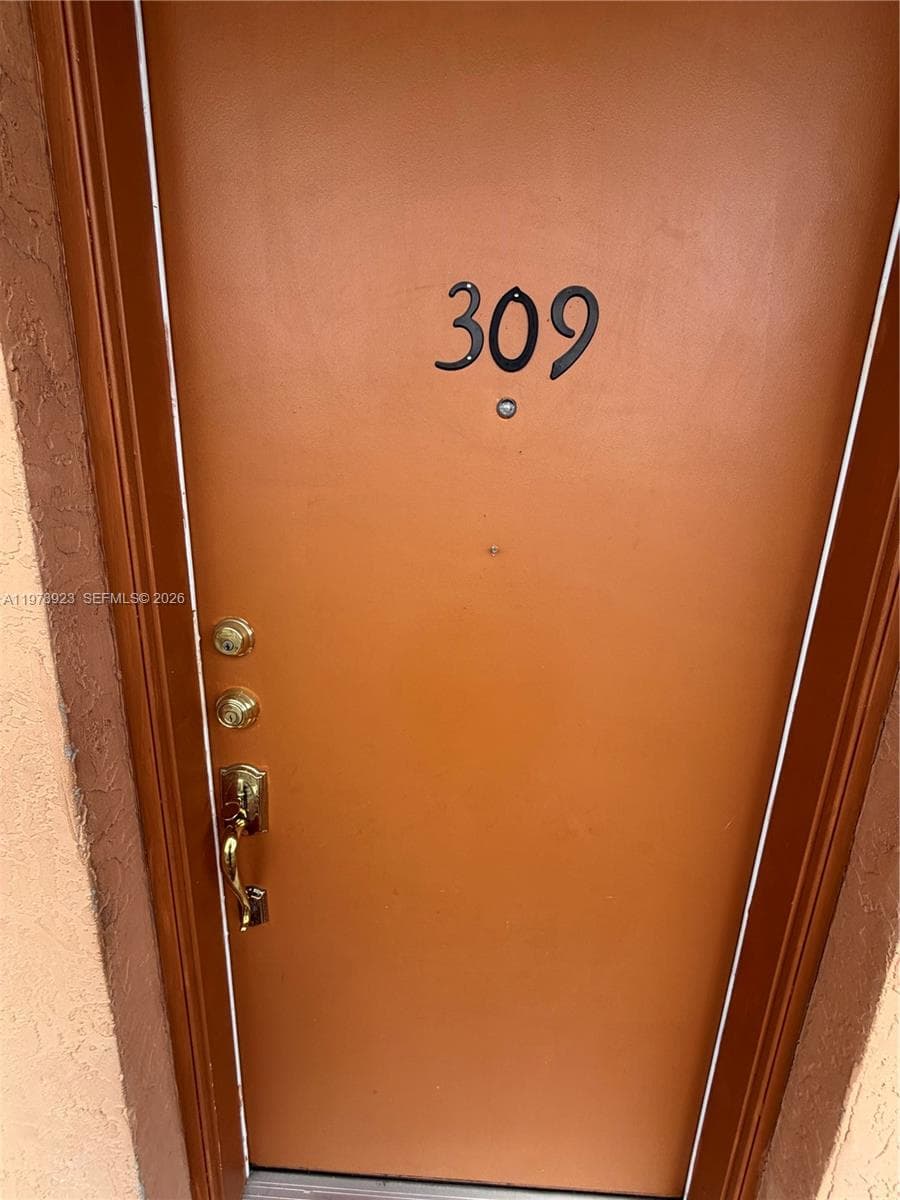 1800 W 54th St # 309, Hialeah, FL 33012